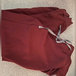 Figs set. Technical collection. Bergundy. Medium top. Medium joggers bottoms.